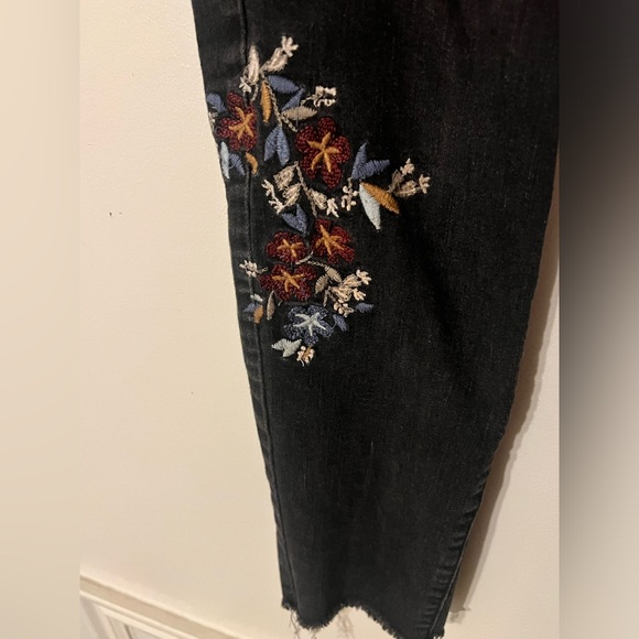 Massimo Black floral Embroidered Mid‎ Rise Skinny Distressed Women's Jeans 8/29 - Picture 4 of 5
